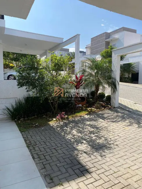 Foto 2 de Casa de Condomínio com 3 quartos à venda, 120m2 em Vila Areao, Taubate - SP