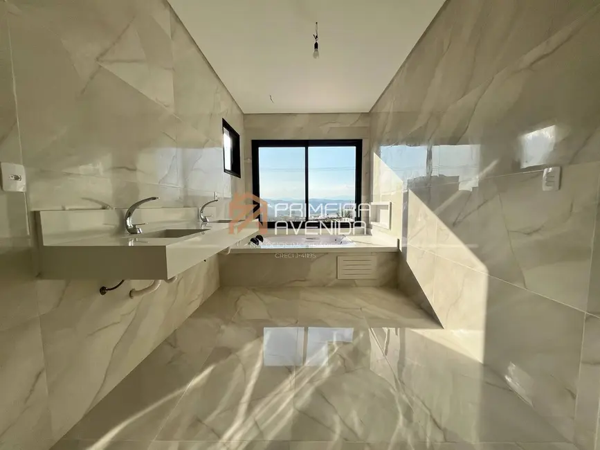 Casa com 4 quartos à venda, 350m2 em Sao Jose Dos Campos - SP - imagem 9 Foto 9 de Casa com 4 quartos à venda, 350m2 em Sao Jose Dos Campos - SP