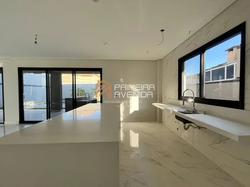 Casa com 4 quartos à venda, 350m2 em Sao Jose Dos Campos - SP - imagem 4 Foto 4 de Casa com 4 quartos à venda, 350m2 em Sao Jose Dos Campos - SP