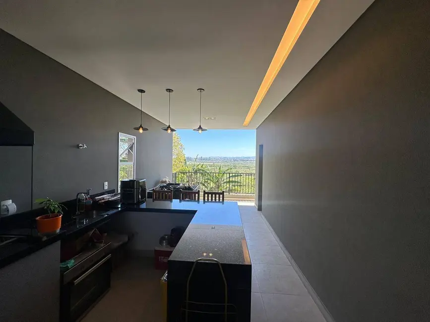 Sobrado com 5 quartos à venda, 300m2 em Sao Jose Dos Campos - SP - imagem 8 Foto 8 de Sobrado com 5 quartos à venda, 300m2 em Sao Jose Dos Campos - SP