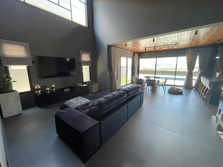 Foto 2 de Casa com 4 quartos à venda, 400m2 em Sao Jose Dos Campos - SP