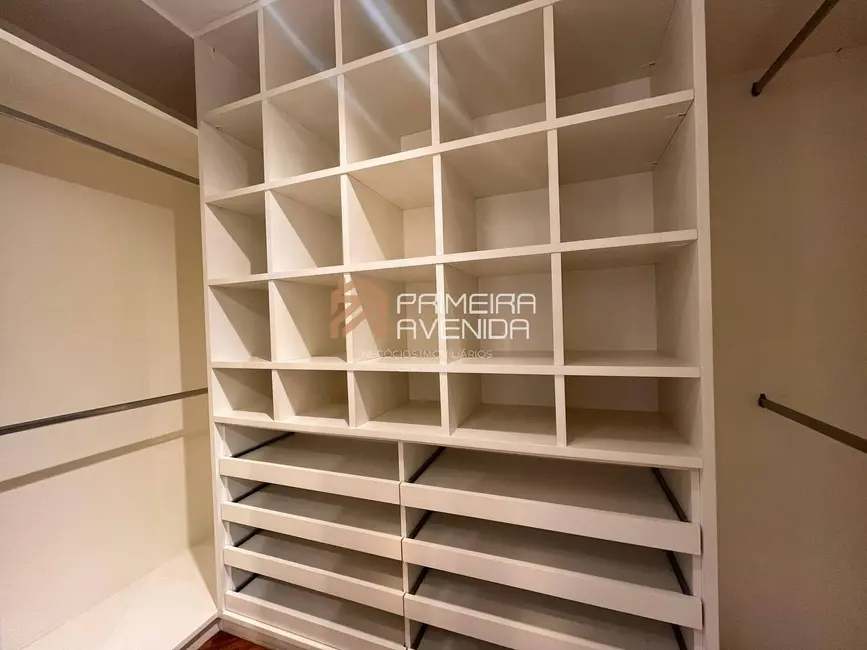 Apartamento com 4 quartos à venda, 204m2 em Sao Jose Dos Campos - SP - imagem 8 Foto 8 de Apartamento com 4 quartos à venda, 204m2 em Sao Jose Dos Campos - SP