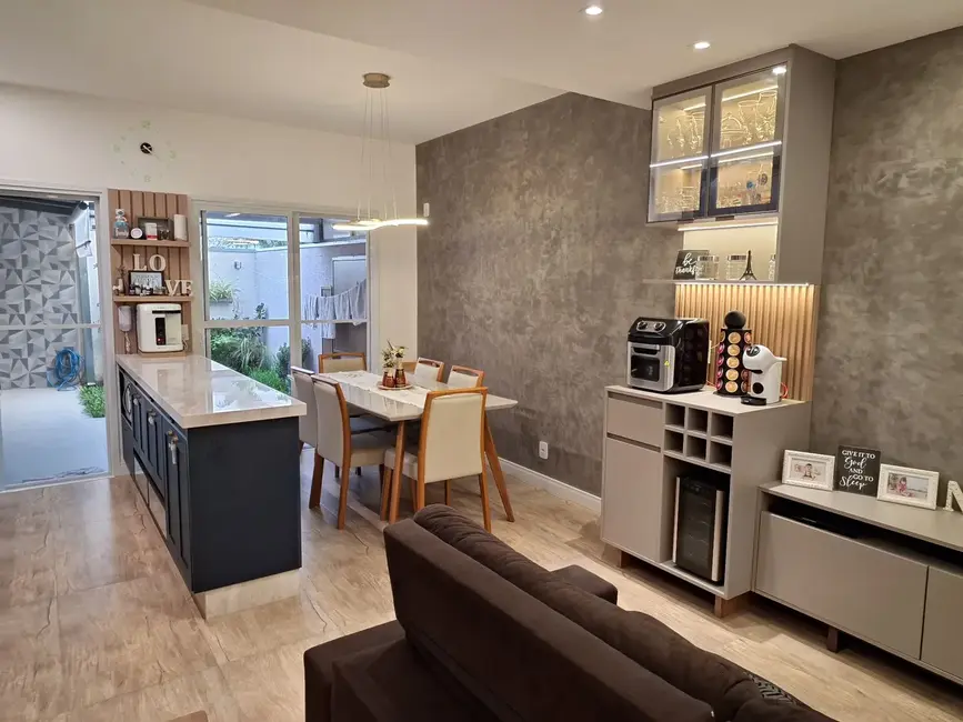 Foto 1 de Casa com 3 quartos à venda, 105m2 em Sao Jose Dos Campos - SP