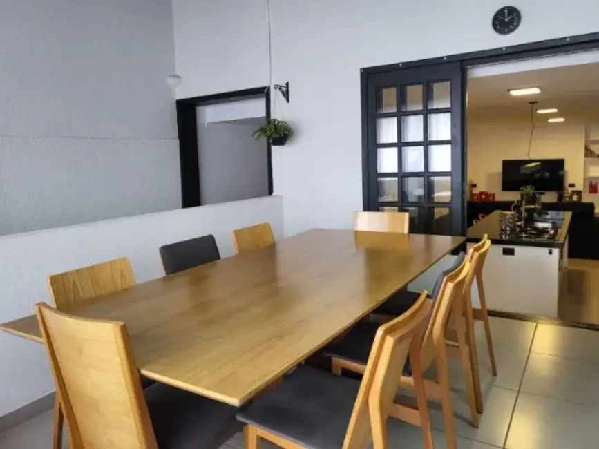 Sobrado com 4 quartos à venda, 188m2 em Sao Jose Dos Campos - SP - imagem 5 Foto 5 de Sobrado com 4 quartos à venda, 188m2 em Sao Jose Dos Campos - SP