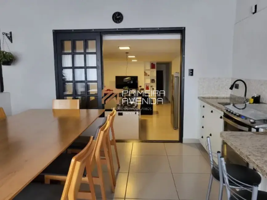 Sobrado com 4 quartos à venda, 188m2 em Sao Jose Dos Campos - SP - imagem 6 Foto 6 de Sobrado com 4 quartos à venda, 188m2 em Sao Jose Dos Campos - SP