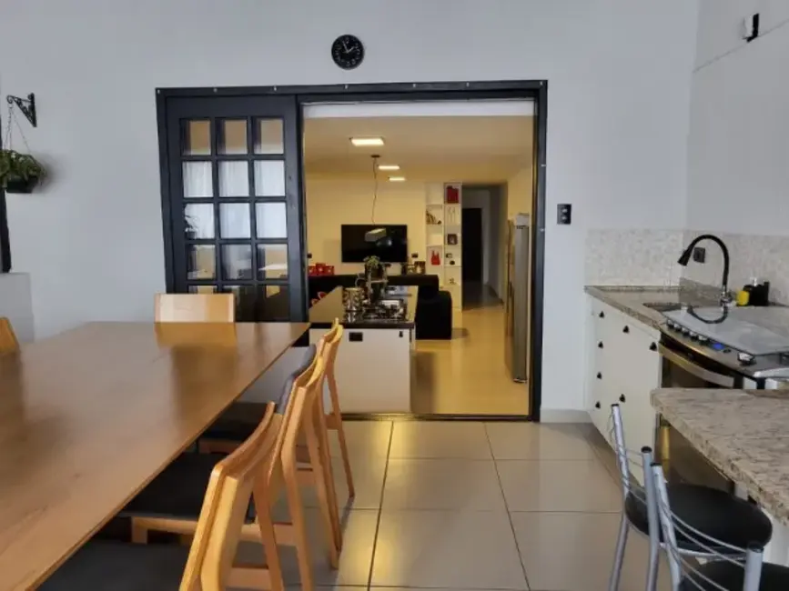 Sobrado com 4 quartos à venda, 188m2 em Sao Jose Dos Campos - SP - imagem 6 Foto 6 de Sobrado com 4 quartos à venda, 188m2 em Sao Jose Dos Campos - SP