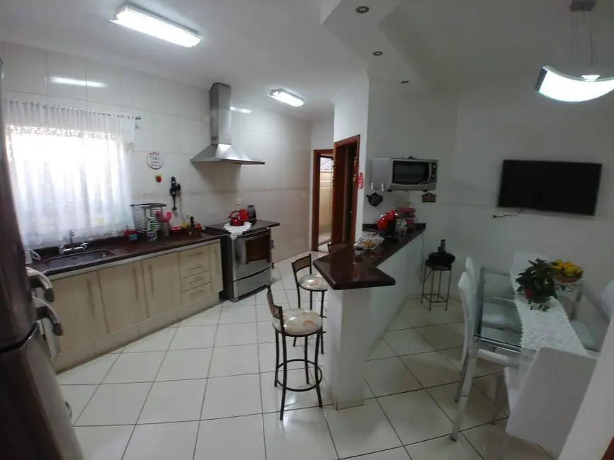 Foto 5 de Casa com 4 quartos à venda, 340m2 em Jardim Altos de Santana II, Jacarei - SP