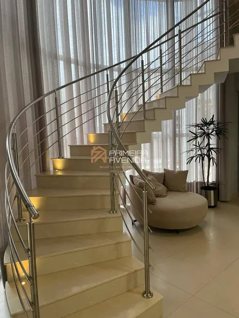 Casa com 5 quartos à venda, 375m2 em Sao Jose Dos Campos - SP - imagem 9 Foto 9 de Casa com 5 quartos à venda, 375m2 em Sao Jose Dos Campos - SP