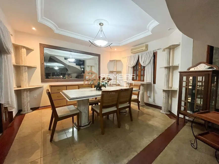 Casa com 4 quartos para alugar, 322m2 em Sao Jose Dos Campos - SP - imagem 5 Foto 5 de Casa com 4 quartos para alugar, 322m2 em Sao Jose Dos Campos - SP