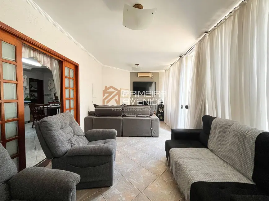 Casa com 4 quartos para alugar, 322m2 em Sao Jose Dos Campos - SP - imagem 9 Foto 9 de Casa com 4 quartos para alugar, 322m2 em Sao Jose Dos Campos - SP