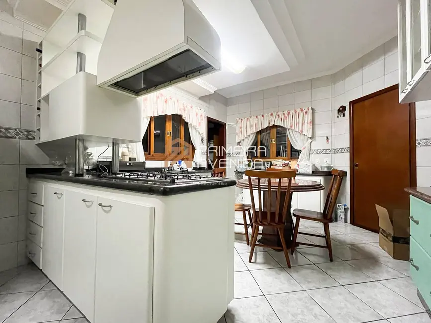 Casa com 4 quartos para alugar, 322m2 em Sao Jose Dos Campos - SP - imagem 8 Foto 8 de Casa com 4 quartos para alugar, 322m2 em Sao Jose Dos Campos - SP