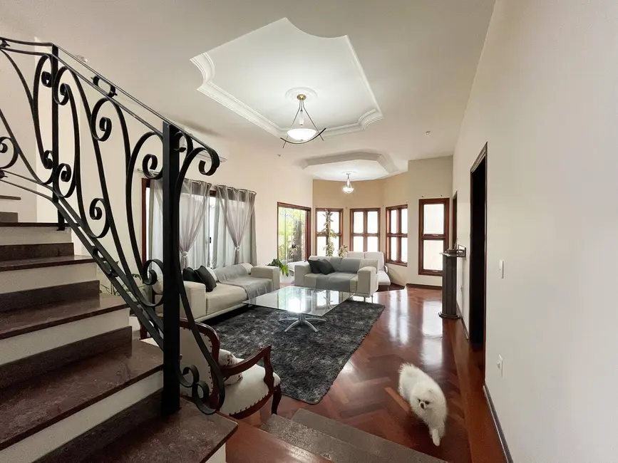 Foto 4 de Casa com 4 quartos para alugar, 322m2 em Sao Jose Dos Campos - SP