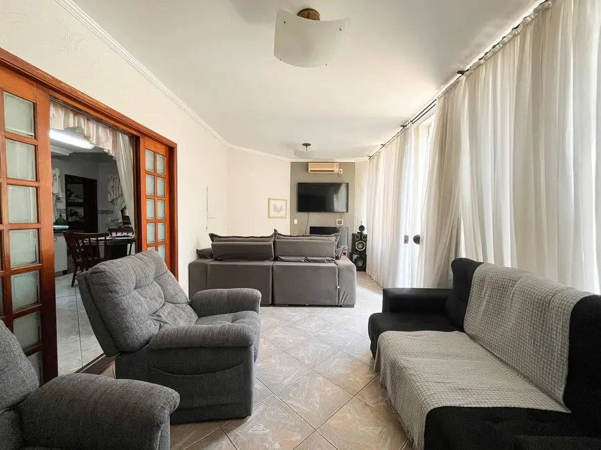 Foto 9 de Casa com 4 quartos para alugar, 322m2 em Sao Jose Dos Campos - SP