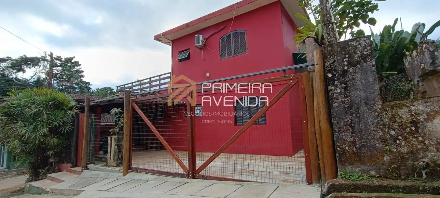 Foto 1 de Casa com 3 quartos à venda em Ubatuba - SP