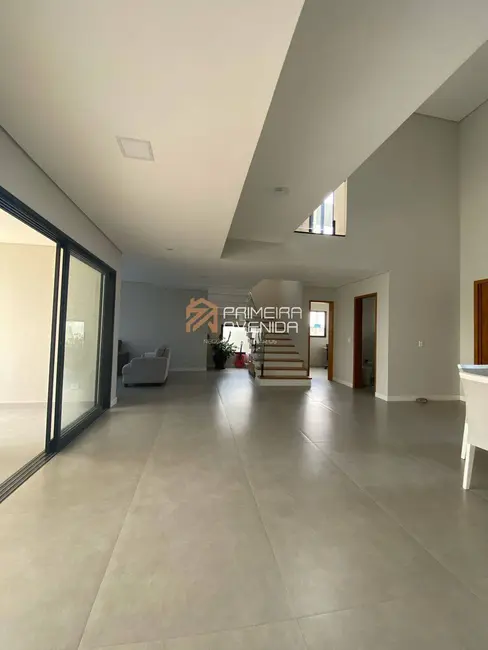 Casa com 3 quartos à venda, 311m2 em Sao Jose Dos Campos - SP - imagem 5 Foto 5 de Casa com 3 quartos à venda, 311m2 em Sao Jose Dos Campos - SP