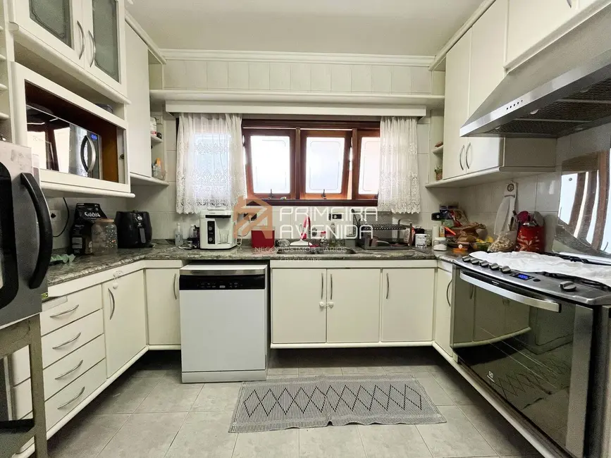 Foto 4 de Casa com 4 quartos à venda, 340m2 em Sao Jose Dos Campos - SP