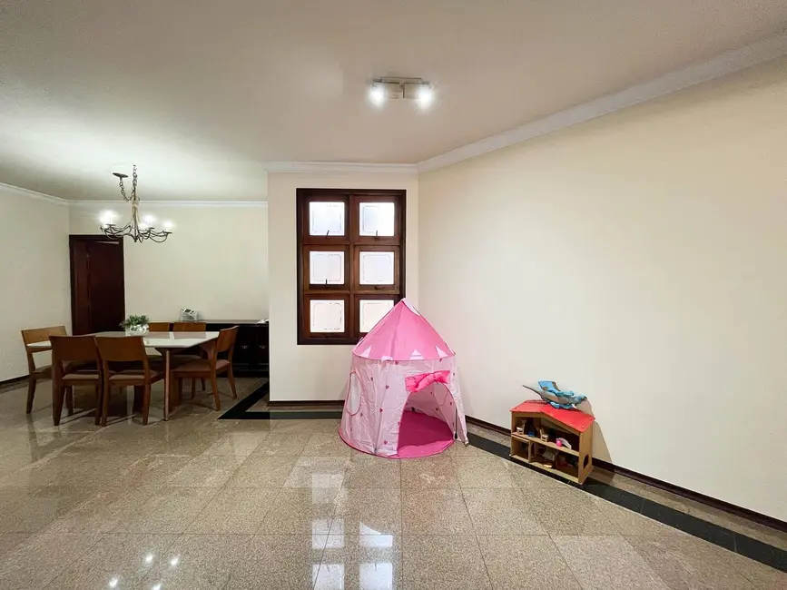 Foto 2 de Casa com 4 quartos à venda, 340m2 em Sao Jose Dos Campos - SP