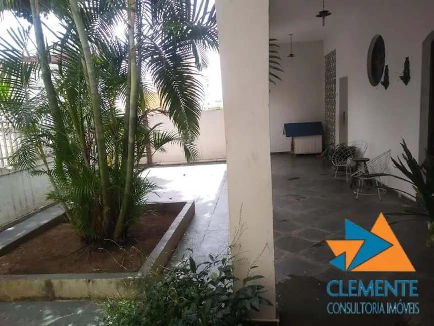 Casa com 6 quartos à venda, 250m2 em Santa Efigênia, Belo Horizonte - MG - imagem 4 Foto 4 de Casa com 6 quartos à venda, 250m2 em Santa Efigênia, Belo Horizonte - MG