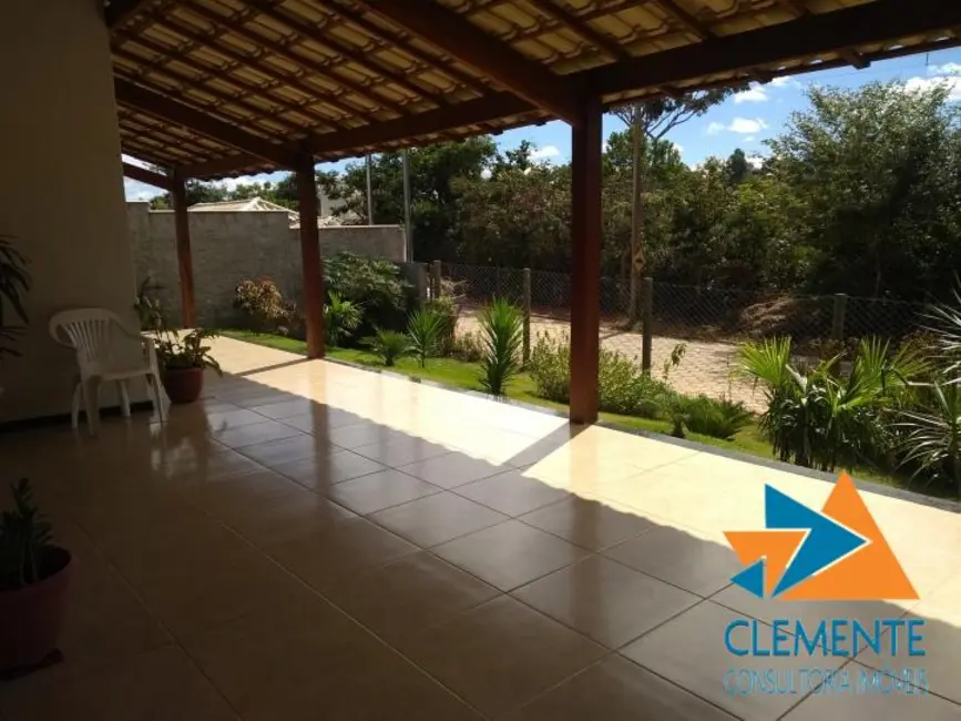 Foto 2 de Casa de Condomínio com 4 quartos à venda, 200m2 em Jaboticatubas - MG