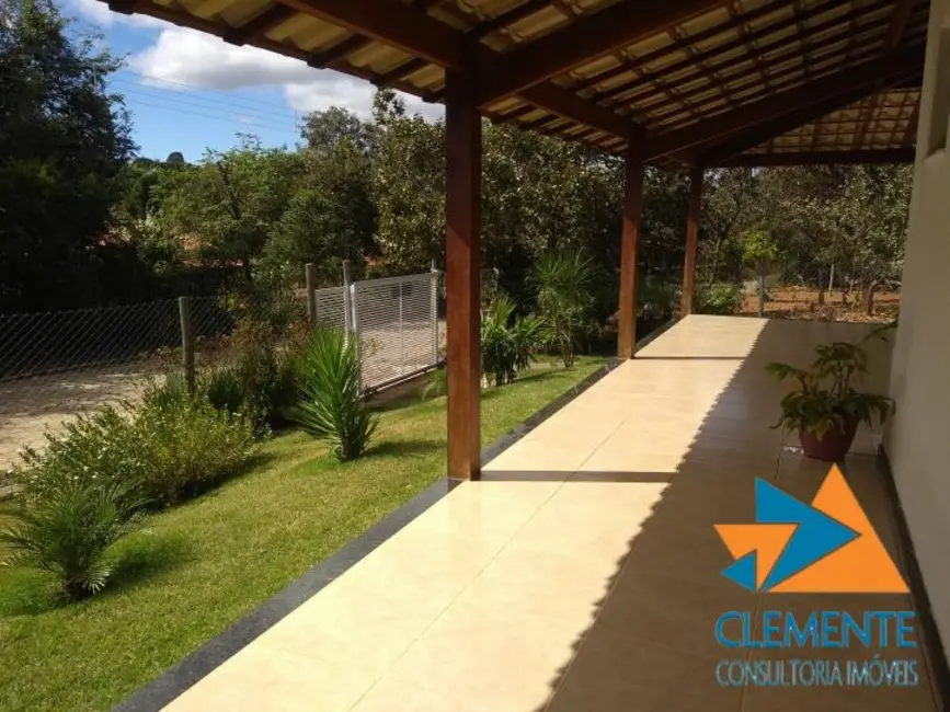 Foto 1 de Casa de Condomínio com 4 quartos à venda, 200m2 em Jaboticatubas - MG