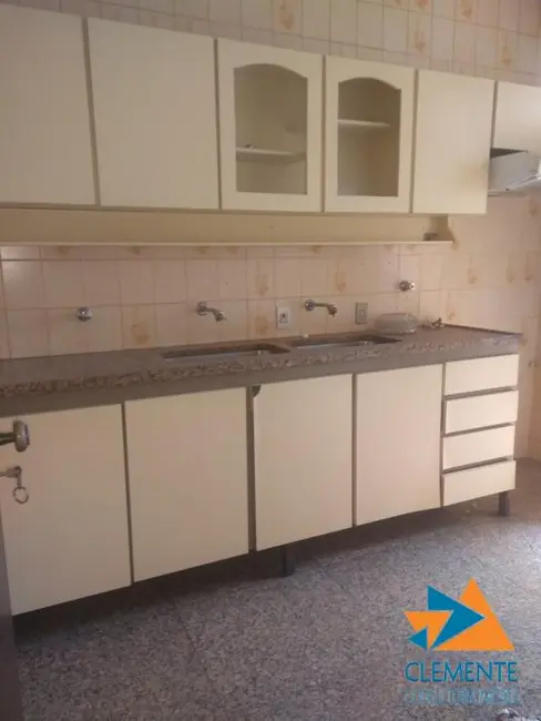 Apartamento com 4 quartos à venda, 200m2 em Santo Antônio, Belo Horizonte - MG - imagem 8 Foto 8 de Apartamento com 4 quartos à venda, 200m2 em Santo Antônio, Belo Horizonte - MG