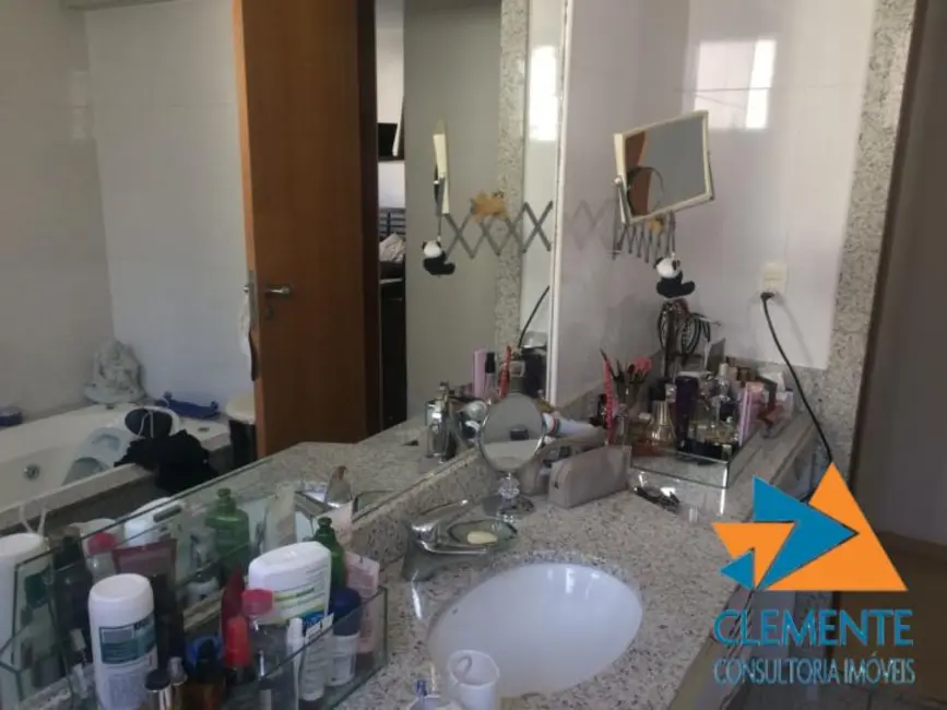 Apartamento com 4 quartos à venda, 220m2 em Funcionários, Belo Horizonte - MG - imagem 3 Foto 3 de Apartamento com 4 quartos à venda, 220m2 em Funcionários, Belo Horizonte - MG