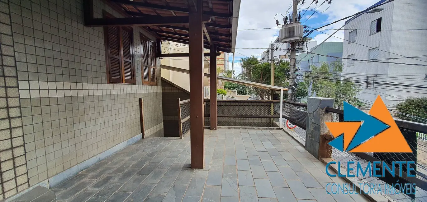 Casa com 4 quartos à venda, 209m2 em Alto Barroca, Belo Horizonte - MG - imagem 2 Foto 2 de Casa com 4 quartos à venda, 209m2 em Alto Barroca, Belo Horizonte - MG