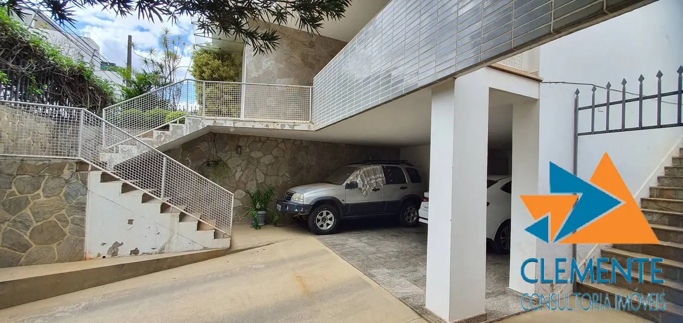 Casa com 3 quartos à venda, 291m2 em Alto Barroca, Belo Horizonte - MG - imagem 2 Foto 2 de Casa com 3 quartos à venda, 291m2 em Alto Barroca, Belo Horizonte - MG