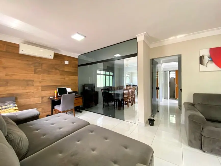 Foto 2 de Casa com 3 quartos à venda, 189m2 em Suíssa, Ribeirao Pires - SP