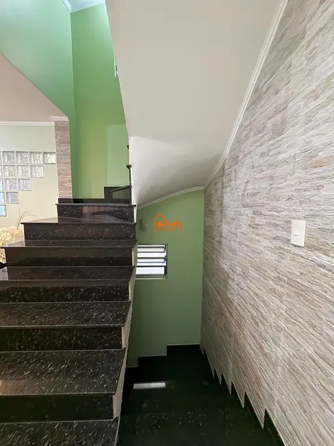 Sobrado com 4 quartos à venda, 302m2 em Parque São Vicente, Maua - SP - imagem 7 Foto 7 de Sobrado com 4 quartos à venda, 302m2 em Parque São Vicente, Maua - SP