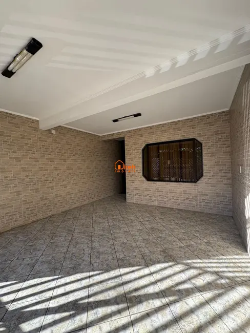 Sobrado com 4 quartos à venda, 302m2 em Parque São Vicente, Maua - SP - imagem 3 Foto 3 de Sobrado com 4 quartos à venda, 302m2 em Parque São Vicente, Maua - SP