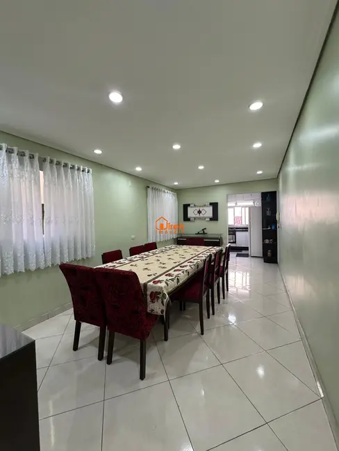 Sobrado com 4 quartos à venda, 302m2 em Parque São Vicente, Maua - SP - imagem 9 Foto 9 de Sobrado com 4 quartos à venda, 302m2 em Parque São Vicente, Maua - SP