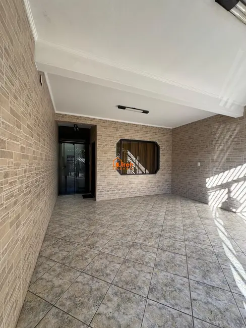 Foto 1 de Sobrado com 4 quartos à venda, 302m2 em Parque São Vicente, Maua - SP