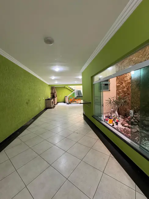 Sobrado com 4 quartos à venda, 273m2 em Parque São Vicente, Maua - SP - imagem 9 Foto 9 de Sobrado com 4 quartos à venda, 273m2 em Parque São Vicente, Maua - SP