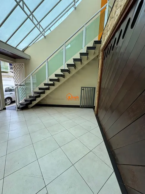 Sobrado com 4 quartos à venda, 273m2 em Parque São Vicente, Maua - SP - imagem 5 Foto 5 de Sobrado com 4 quartos à venda, 273m2 em Parque São Vicente, Maua - SP