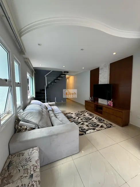 Casa com 3 quartos à venda, 214m2 em Aliança, Ribeirao Pires - SP - imagem 3 Foto 3 de Casa com 3 quartos à venda, 214m2 em Aliança, Ribeirao Pires - SP