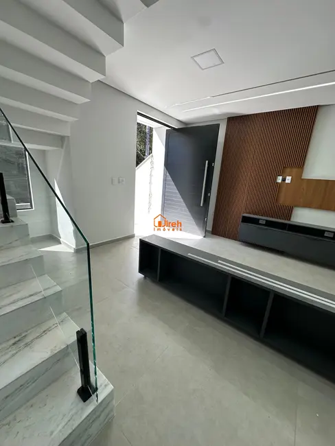 Foto 6 de Sobrado com 3 quartos à venda, 250m2 em Parque São Vicente, Maua - SP