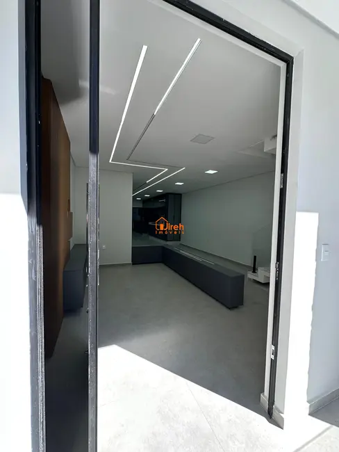 Foto 1 de Sobrado com 3 quartos à venda, 250m2 em Parque São Vicente, Maua - SP