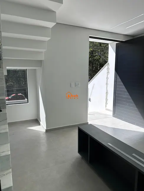 Foto 2 de Sobrado com 3 quartos à venda, 250m2 em Parque São Vicente, Maua - SP