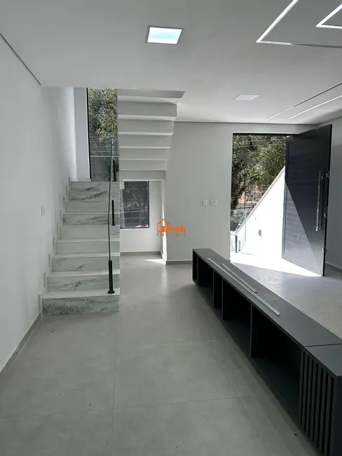 Foto 3 de Sobrado com 3 quartos à venda, 250m2 em Parque São Vicente, Maua - SP