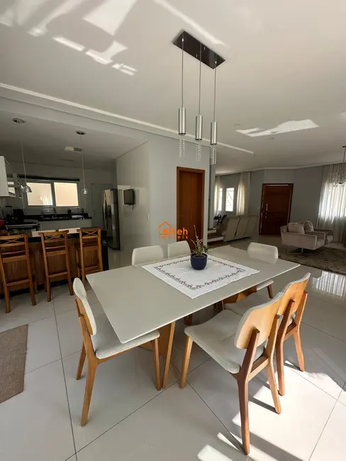 Sobrado com 4 quartos à venda, 300m2 em Sao Jose Do Rio Preto - SP - imagem 8 Foto 8 de Sobrado com 4 quartos à venda, 300m2 em Sao Jose Do Rio Preto - SP