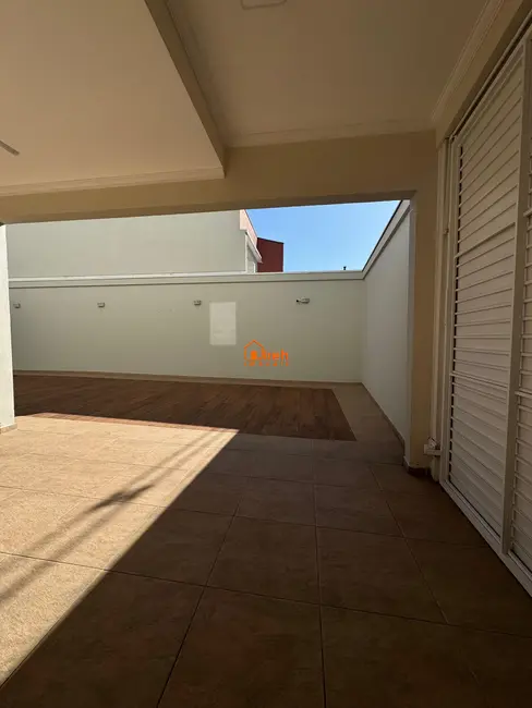 Sobrado com 3 quartos à venda, 252m2 em Parque São Vicente, Maua - SP - imagem 3 Foto 3 de Sobrado com 3 quartos à venda, 252m2 em Parque São Vicente, Maua - SP