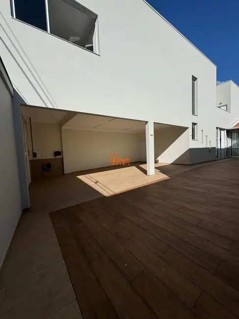 Sobrado com 3 quartos à venda, 252m2 em Parque São Vicente, Maua - SP - imagem 6 Foto 6 de Sobrado com 3 quartos à venda, 252m2 em Parque São Vicente, Maua - SP