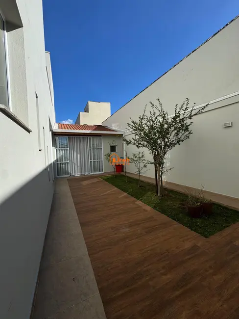 Sobrado com 3 quartos à venda, 252m2 em Parque São Vicente, Maua - SP - imagem 9 Foto 9 de Sobrado com 3 quartos à venda, 252m2 em Parque São Vicente, Maua - SP