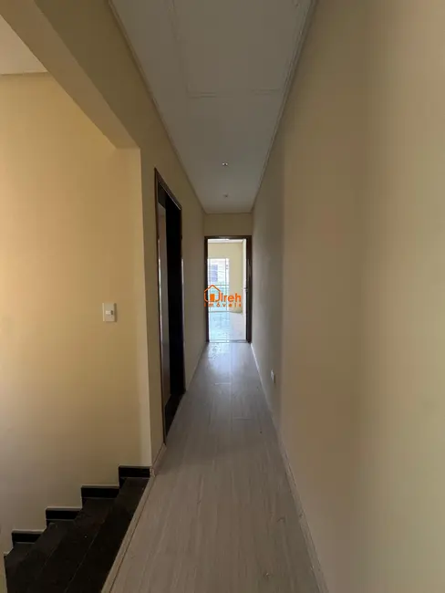 Foto 1 de Sobrado com 3 quartos à venda, 200m2 em Jardim Guapituba, Maua - SP