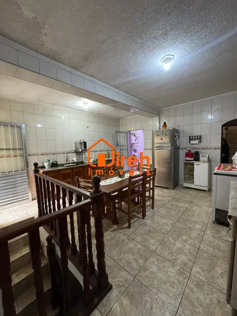 Foto 9 de Sobrado com 4 quartos à venda, 244m2 em Jardim Aracy, Maua - SP