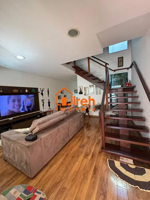 Foto 5 de Sobrado com 3 quartos à venda, 180m2 em Parque São Vicente, Maua - SP