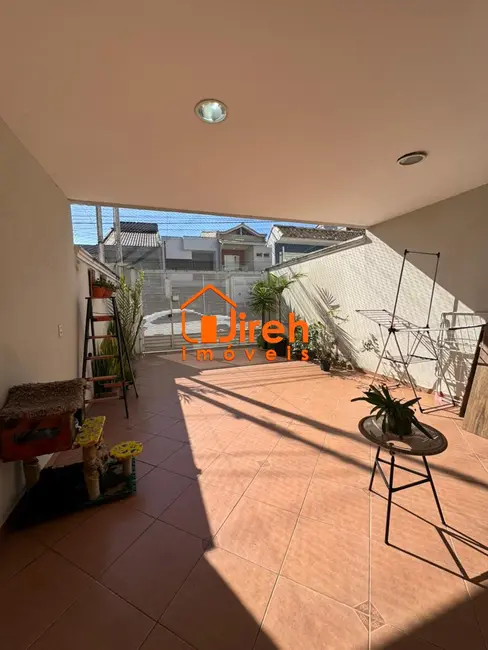 Foto 3 de Sobrado com 3 quartos à venda, 180m2 em Parque São Vicente, Maua - SP