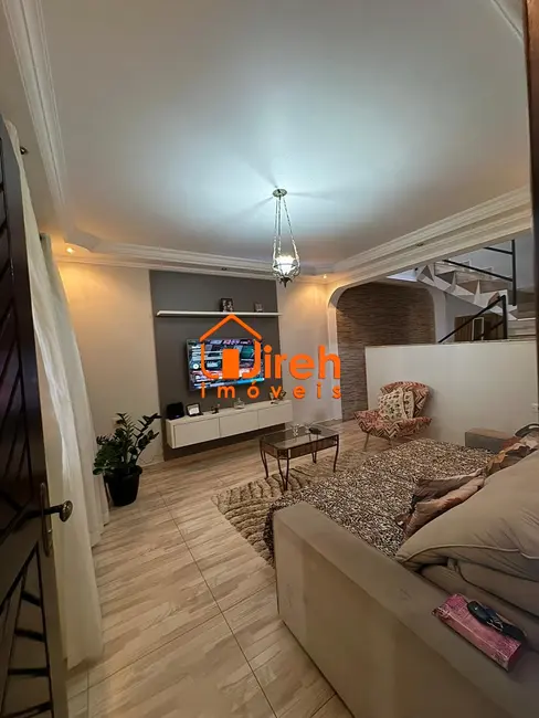 Foto 4 de Sobrado com 3 quartos à venda, 205m2 em Vila Nossa Senhora das Vitórias, Maua - SP