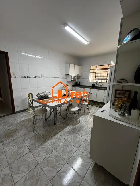 Foto 2 de Casa com 3 quartos à venda, 175m2 em Vila Bocaina, Maua - SP